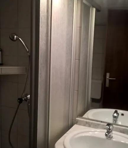 Sonnenhof Motorradkrauk 招待所 3*