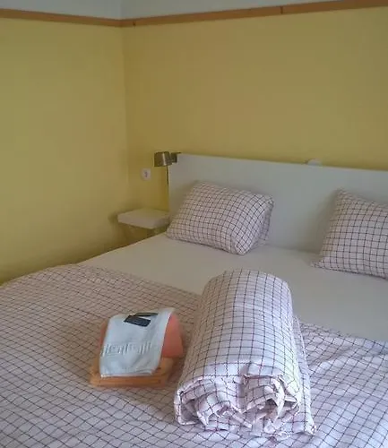 Sonnenhof Motorradkrauk 招待所 3*